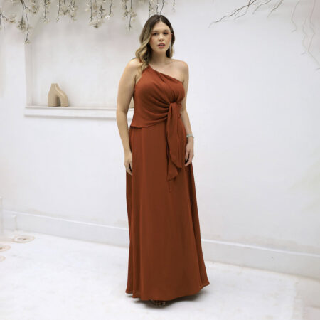 Vestido Kinley Um Ombro, Laço Frontal, Crepe Ggt e Saia Roda - Terra Cota