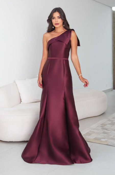 Vestido Myra Zibelline Um Ombro, Pala Frontal Detalhe Laço e Saia Sereia - Bordo