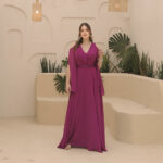 Vestido Kaylyn Chiffon Busto Prega, Cintura Bordada e Capa - Fuchsia