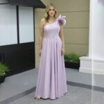 Vestido Jenna Cetim Amanda Um Ombro com Detalhe e Saia Rodad - Lavanda